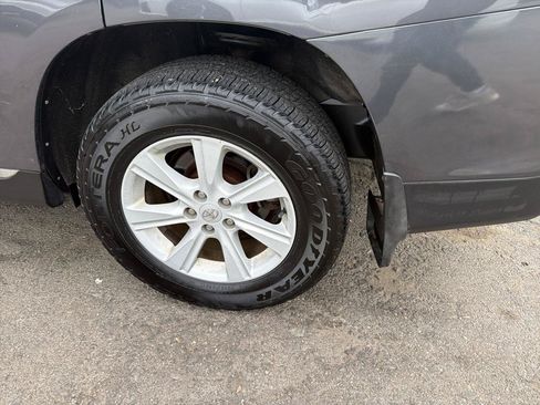 Used 2012 Toyota Highlander SE w/ Tow Pkg AWD/4WD image 10