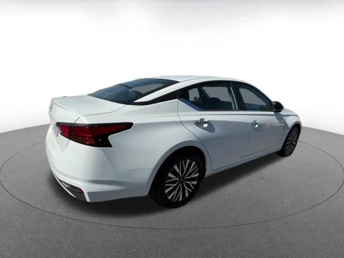 Used 2025 Nissan Altima 2.5 SV image 14