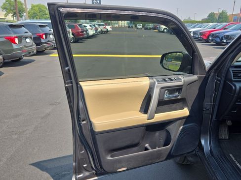Used 2014 Toyota 4Runner SR5 Premium AWD/4WD image 11