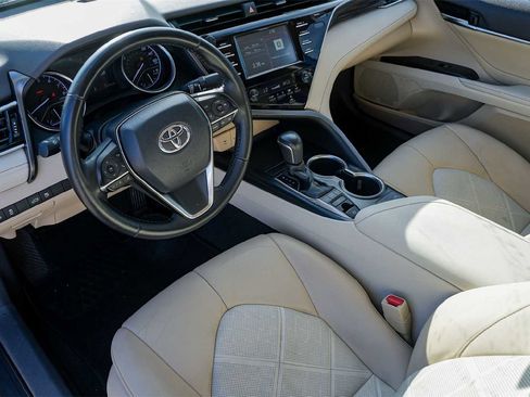 Used 2018 Toyota Camry L image 2