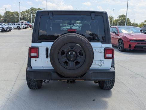 Used 2022 Jeep Wrangler Sport AWD/4WD image 4