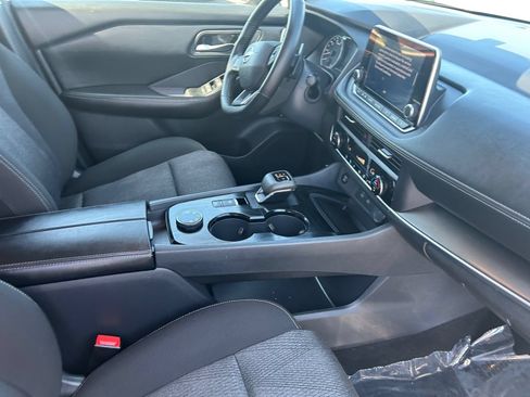 Used 2025 Nissan Rogue SV AWD/4WD image 14