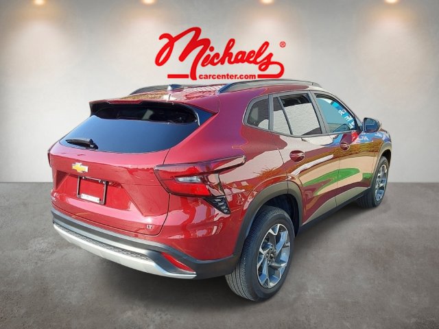 Used 2025 Chevrolet Trax LT FWD image 5
