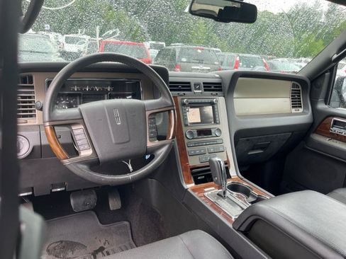 Used 2013 Lincoln Navigator L 4WD image 9