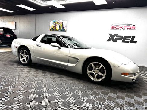 Used 2001 Chevrolet Corvette Coupe w/ Preferred Equipment Group2 image 2