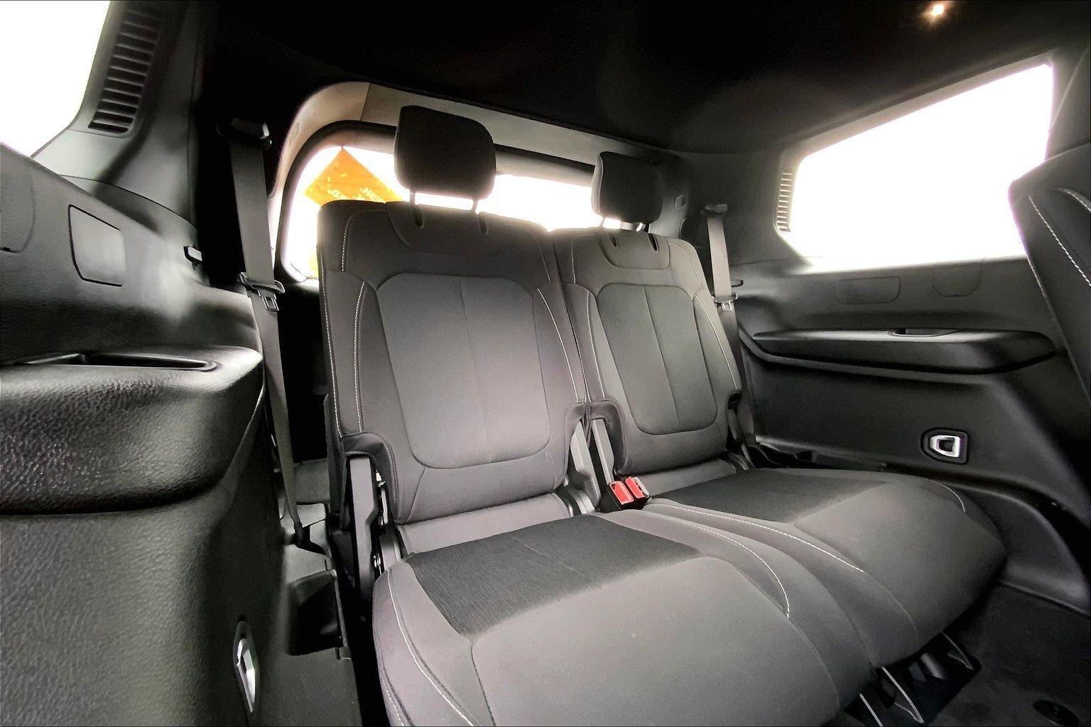 Certified 2025 Jeep Grand Cherokee L Laredo AWD/4WD image 28
