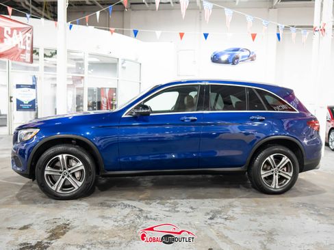 Used 2018 Mercedes-Benz GLC 300 4MATIC w/ Multimedia Package image 4