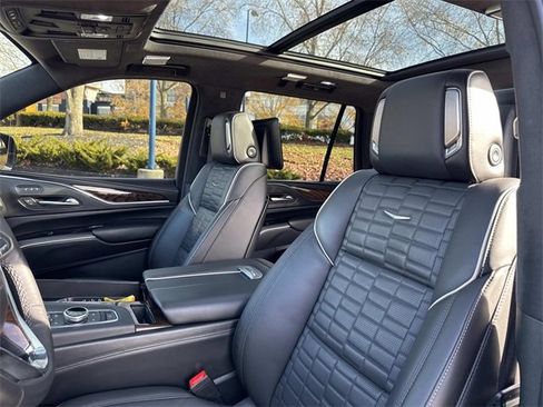 Certified 2022 Cadillac Escalade Sport Platinum w/ Heavy-Duty Trailer Package image 20