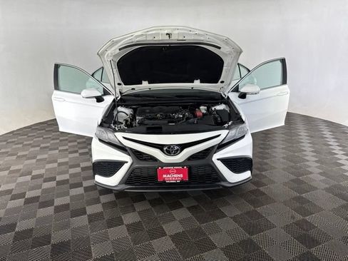 Used 2022 Toyota Camry SE FWD image 11