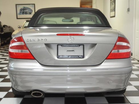 Used 2005 Mercedes-Benz CLK 320 3.2L image 9