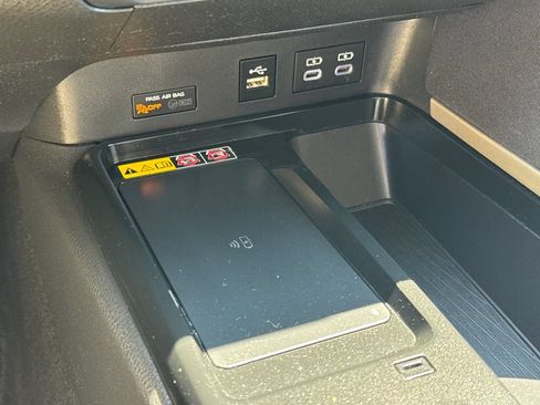 Used 2025 Toyota Camry LE AWD/4WD image 24