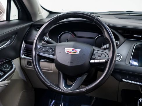 Certified 2022 Cadillac XT4 Luxury w/ Cold Weather Package AWD/4WD image 11