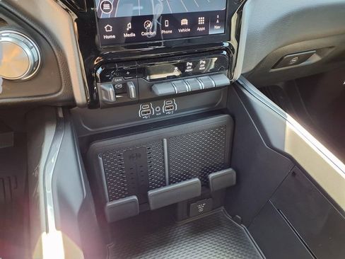 New 2026 RAM 1500 Laramie w/ Laramie Southwest Edition AWD/4WD image 9