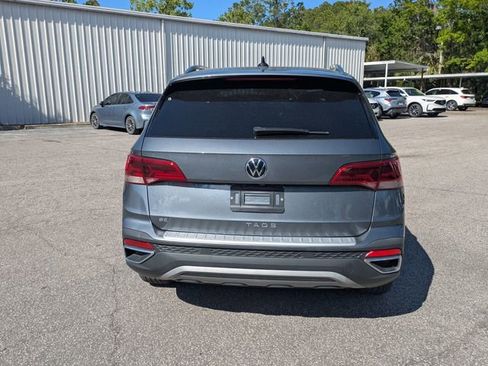 Used 2023 Volkswagen Taos SE w/ Panoramic Sunroof Package image 5