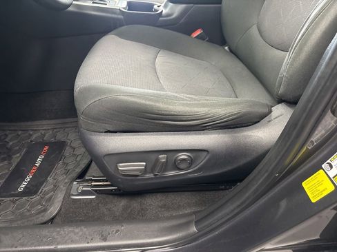 Used 2024 Toyota RAV4 XLE AWD/4WD image 25