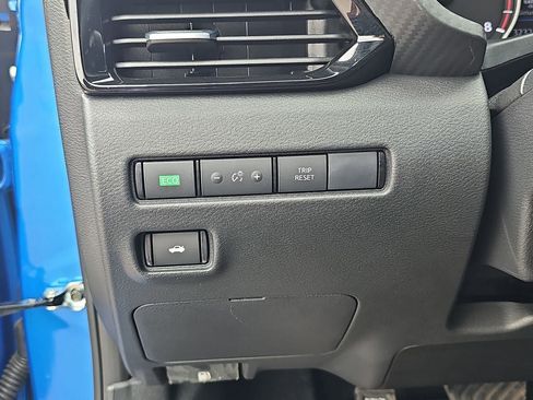 Used 2025 Nissan Sentra SV image 25