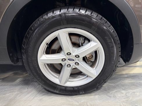 Used 2016 Ford Explorer XLT w/ Equipment Group 202A AWD/4WD image 26