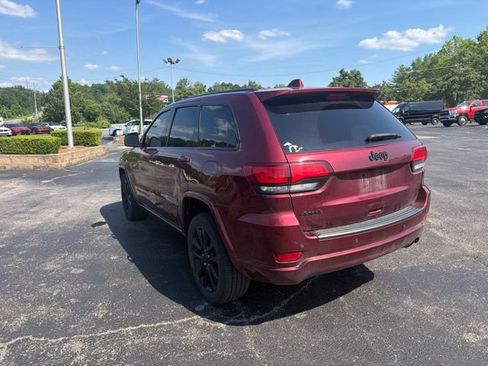Used 2022 Jeep Grand Cherokee Laredo X AWD/4WD image 6