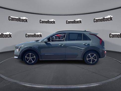 Used 2023 Kia Niro EX image 4