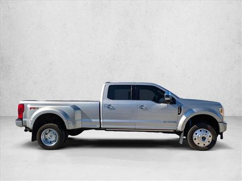 Used 2022 Ford F450 Platinum w/ FX4 Off-Road Package image 4