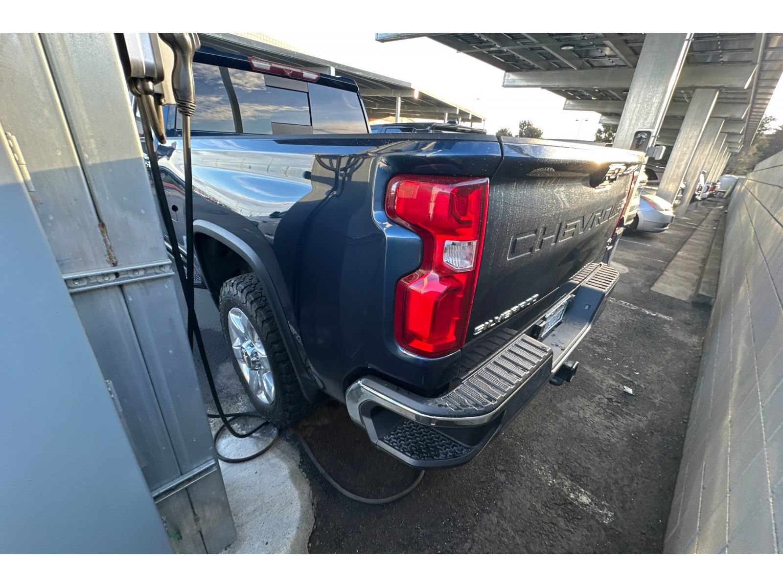 Used 2022 Chevrolet Silverado 2500 LTZ AWD/4WD image 6