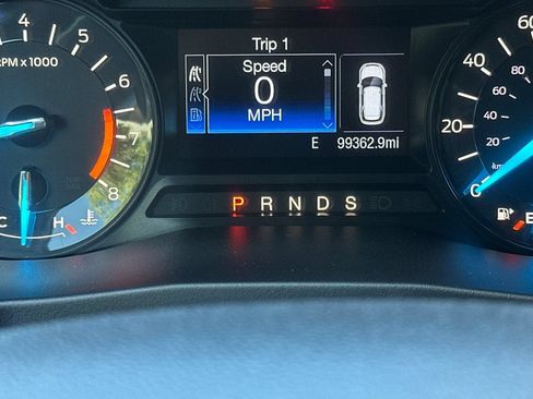 Used 2017 Ford Explorer XLT AWD/4WD image 39