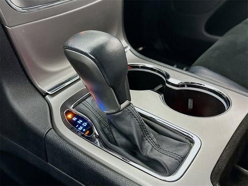 Used 2018 Jeep Grand Cherokee Altitude image 17