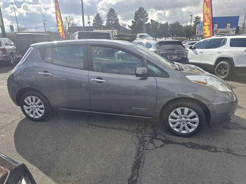 Used 2017 Nissan Leaf S FWD image 8