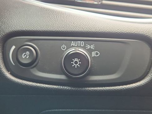 Used 2021 Chevrolet Malibu LT FWD image 17
