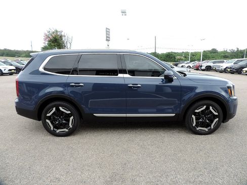 Used 2024 Kia Telluride S w/ S Sunroof Package FWD image 4