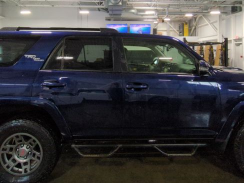 Used 2019 Toyota 4Runner TRD Off-Road Premium AWD/4WD image 3