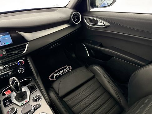 Used 2022 Alfa Romeo Giulia Veloce image 31