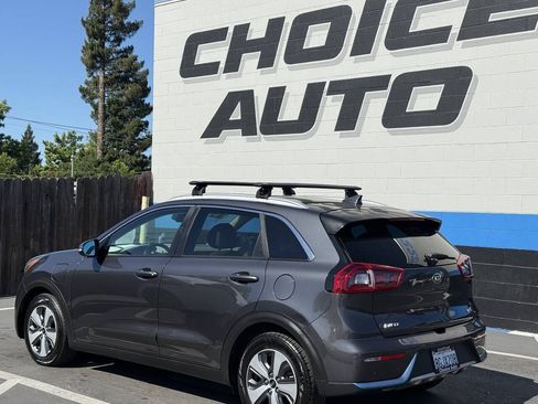 Used 2018 Kia Niro EX Premium FWD image 22