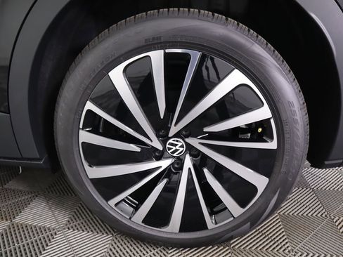 New 2026 Volkswagen ID.4 Pro image 32