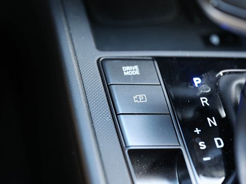 Used 2025 Hyundai Elantra SEL image 31