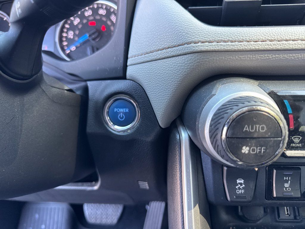 Used 2022 Toyota RAV4 XLE Premium AWD/4WD image 29