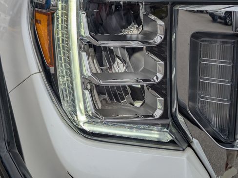 Used 2021 GMC Sierra 2500 Denali w/ Denali Ultimate Package AWD/4WD image 4