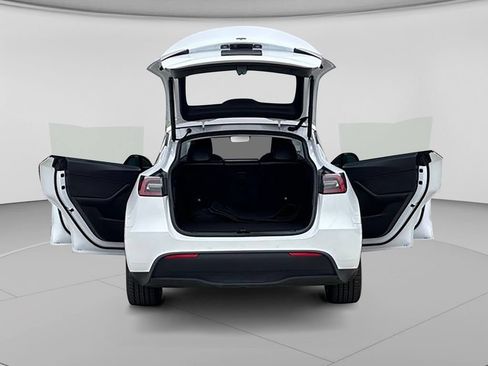 Used 2022 Tesla Model Y Long Range AWD/4WD image 28