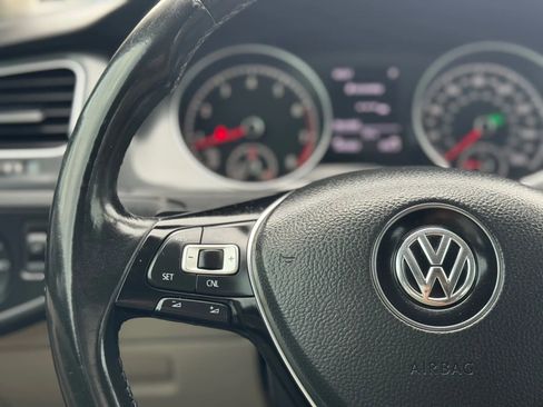 Used 2018 Volkswagen Golf S image 20
