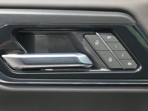 Used 2025 GMC Yukon Denali w/ Sun & Power Step Package RWD image 28