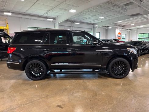 Used 2021 Lincoln Navigator Reserve w/ Luxury Package AWD/4WD image 9