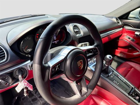 Used 2021 Porsche 718 Cayman RWD image 9