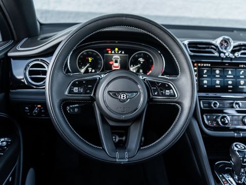Certified 2022 Bentley Bentayga V8 image 31