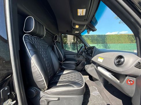 Used 2019 Mercedes-Benz Sprinter 170 w/ Driver Convenience Package image 20