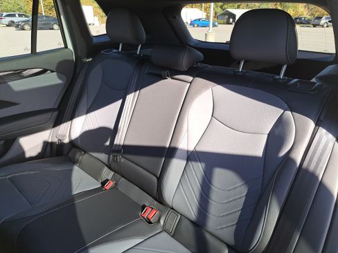 New 2026 Volkswagen Tiguan SE R-Line FWD image 14