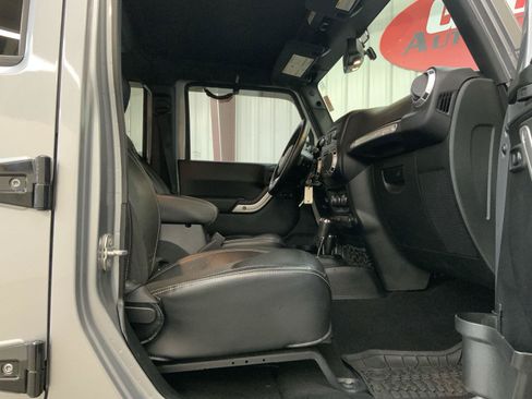 Used 2015 Jeep Wrangler Unlimited Sport AWD/4WD image 23