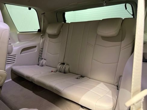 Used 2020 Cadillac Escalade Premium Luxury w/ LPO, Radiant Package AWD/4WD image 29