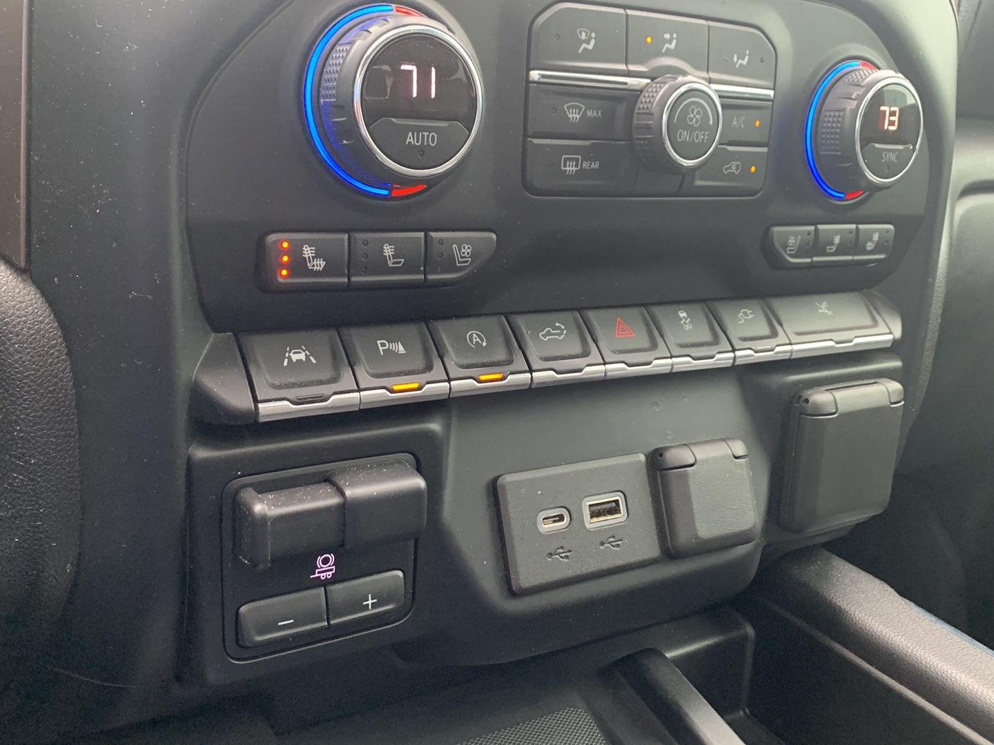 Used 2019 Chevrolet Silverado 1500 High Country w/ Technology Package AWD/4WD image 12