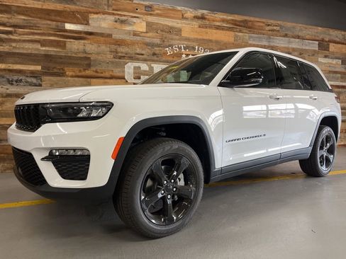 New 2025 Jeep Grand Cherokee Limited w/ Black Appearance Package image 16