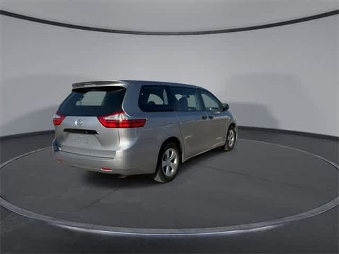 Used 2015 Toyota Sienna L image 8